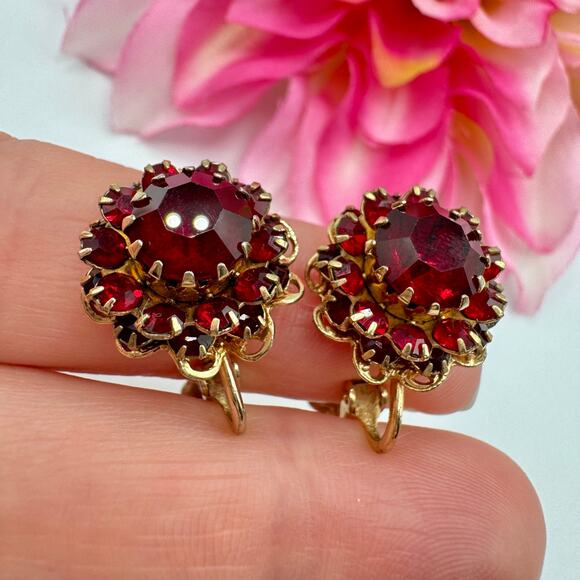 Vintage Sarah Coventry Red Rhinestone Clip On Earrings Romantic Filigree 3D - Picture 4 of 14